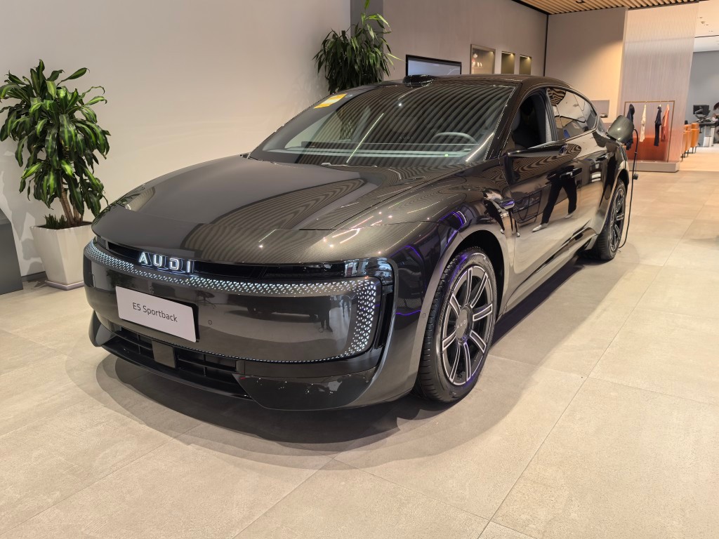 开完了上汽A5又看了看E5 没有对比就没有伤害 相比完善的A5 E5略有差距 这