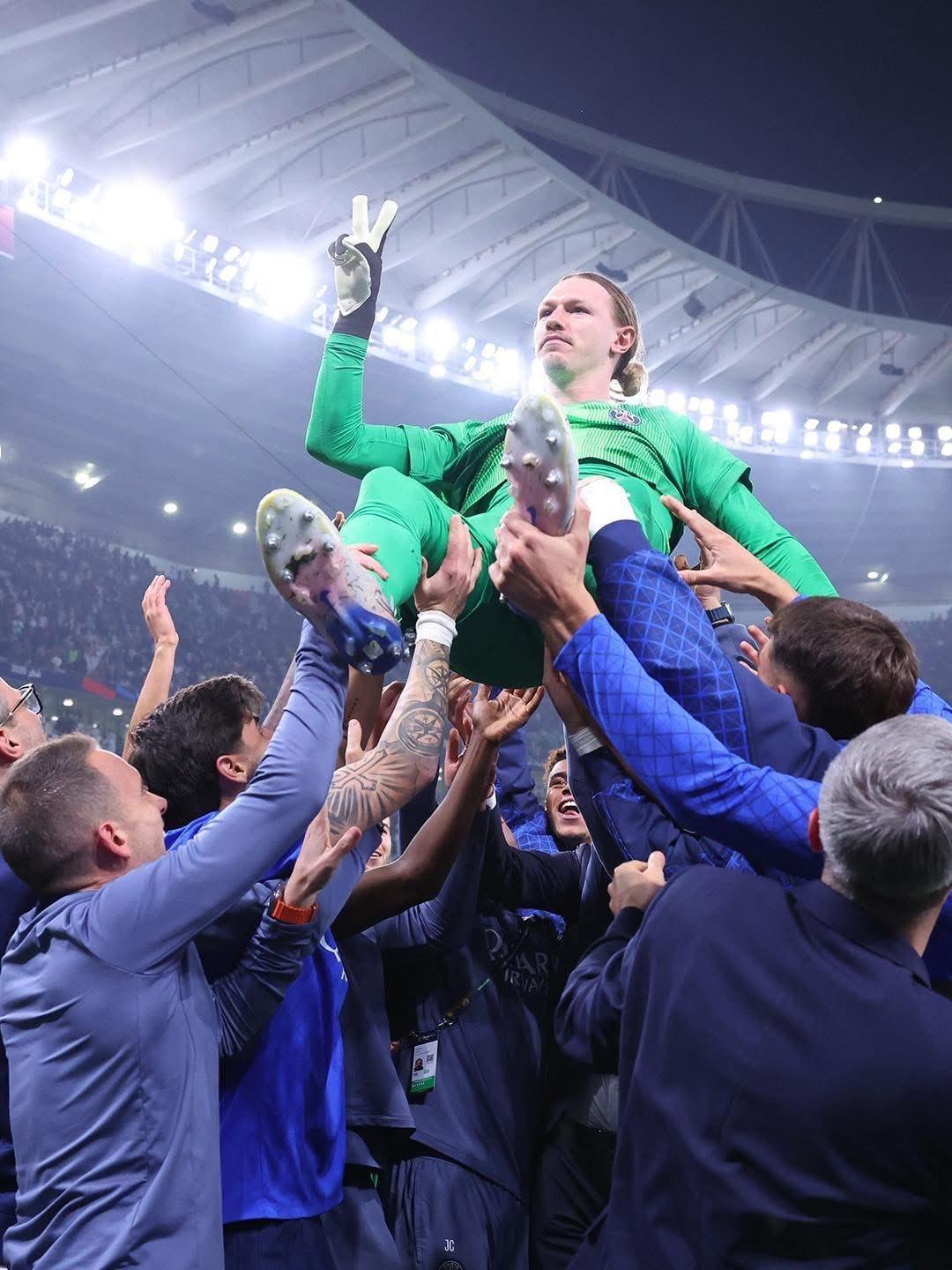 欧冠  🔴🔵👑马特维·萨福诺夫成为洲际俱乐部赛事历史上第一个在点球大战中扑