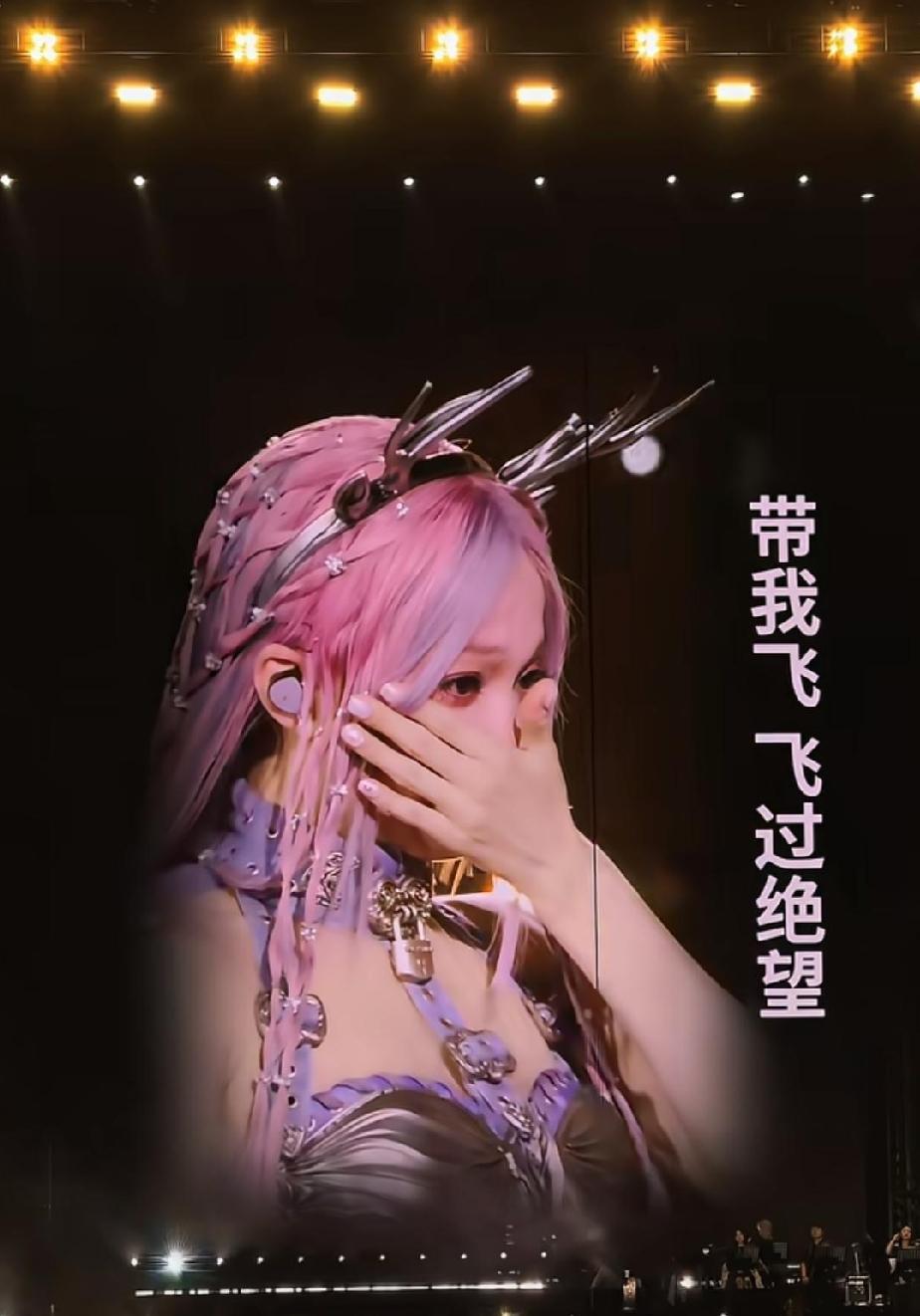 大家发现了没，
张韶涵这个人真的不能仔细琢磨，
越琢磨你越会发现，敬业精神恐怕是