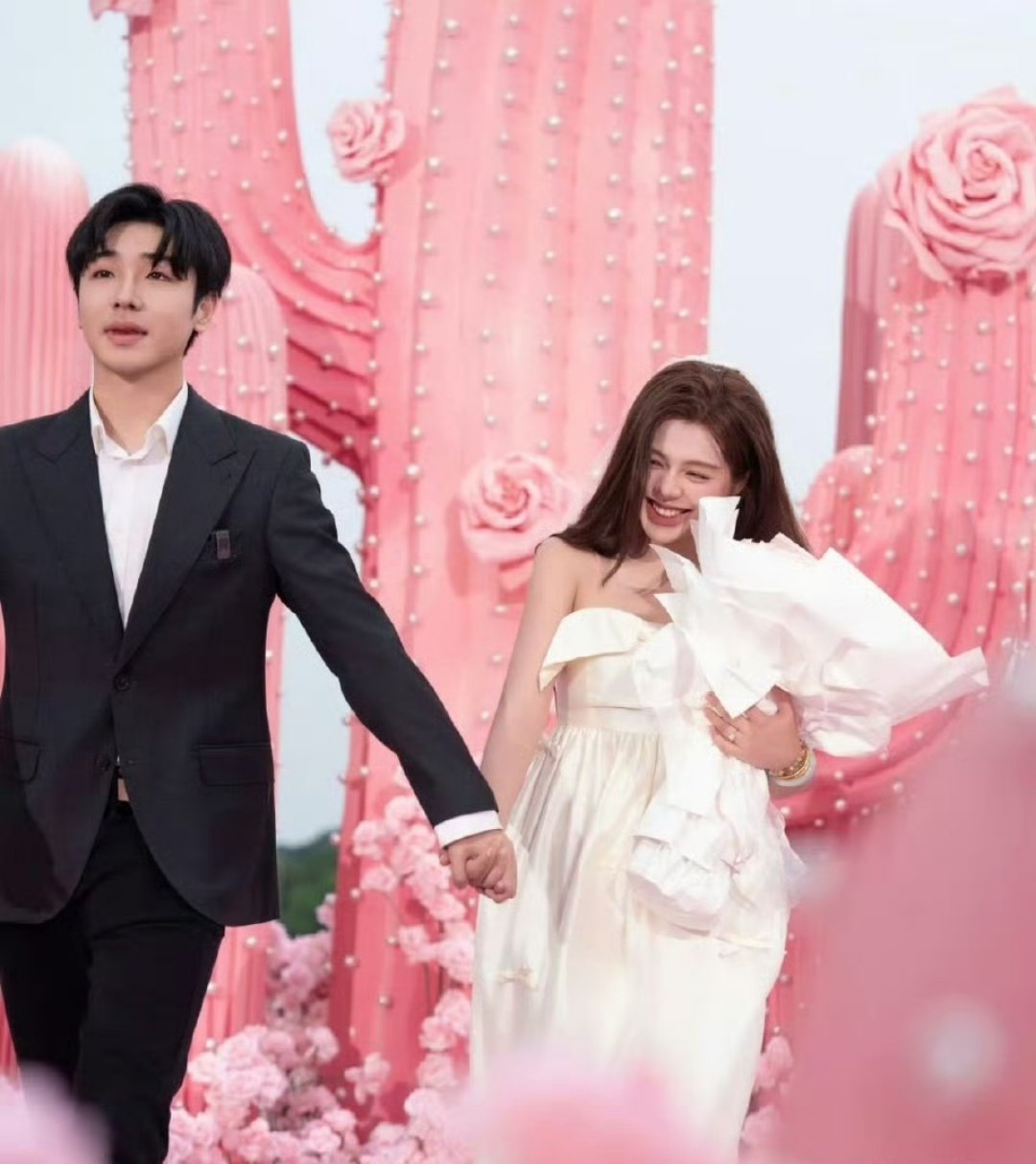 pay姐张鼎官宣怀孕从英国留学时的相伴，到如今“1+1=3”的家庭新阶段，Pay