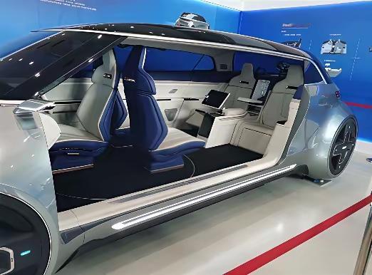 听我一句劝，选车就按着四条来就行。

先说这第一条，1000公里固态电池。

现