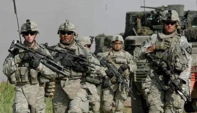 世界上最安全的两个国家，一个谁也打不过，一个谁也不敢打。世界纷纷扰扰，但有两个国