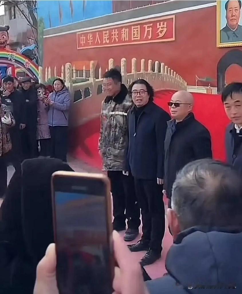 吴营村这几天火了，因为村里走出来一个网红——吴承言。

    吴承言画的天安门