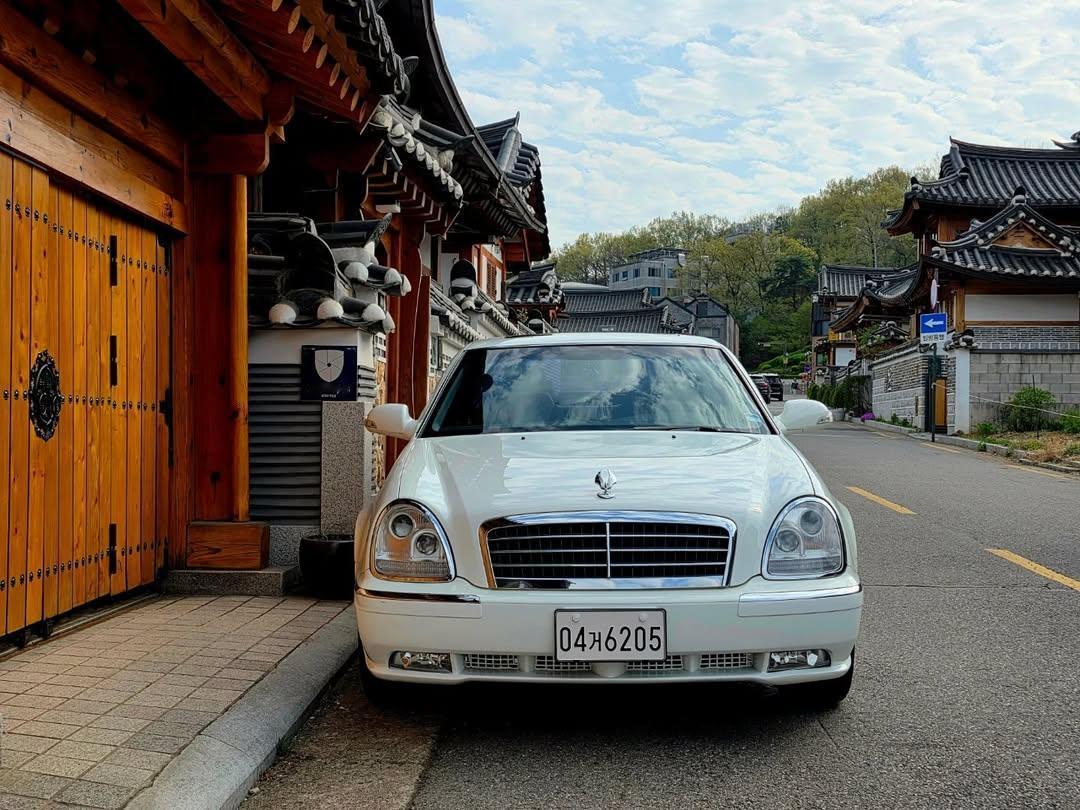 首尔街拍：双龙 New Chairman H 600S

车名：New Chai