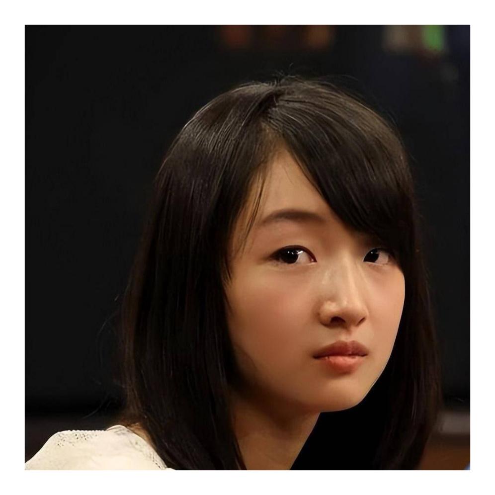 周冬雨那条"数学13 / 英语26 / 总分286 压线进北电"的梗，当年确实轰