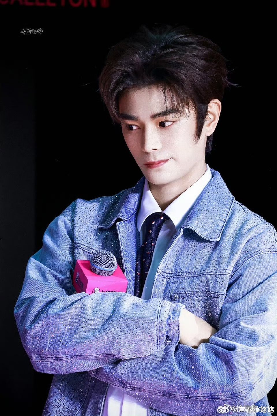 司宫令 宋祖儿丁禹兮 我看丁禹兮家粉丝管控的挺好的呀，也没闹也没撕，宋祖儿家粉丝