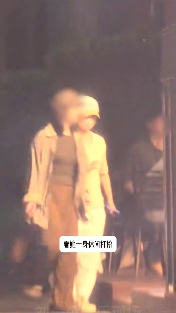 杨紫杀青后与好友聚会杨紫杀青后与好友聚会舒服 
