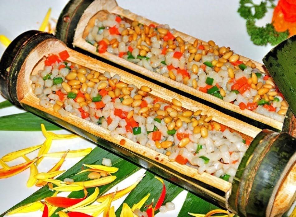 云南十八怪：竹筒当锅？傣族饮食智慧绝了！
       云南西双版纳的傣族人民，