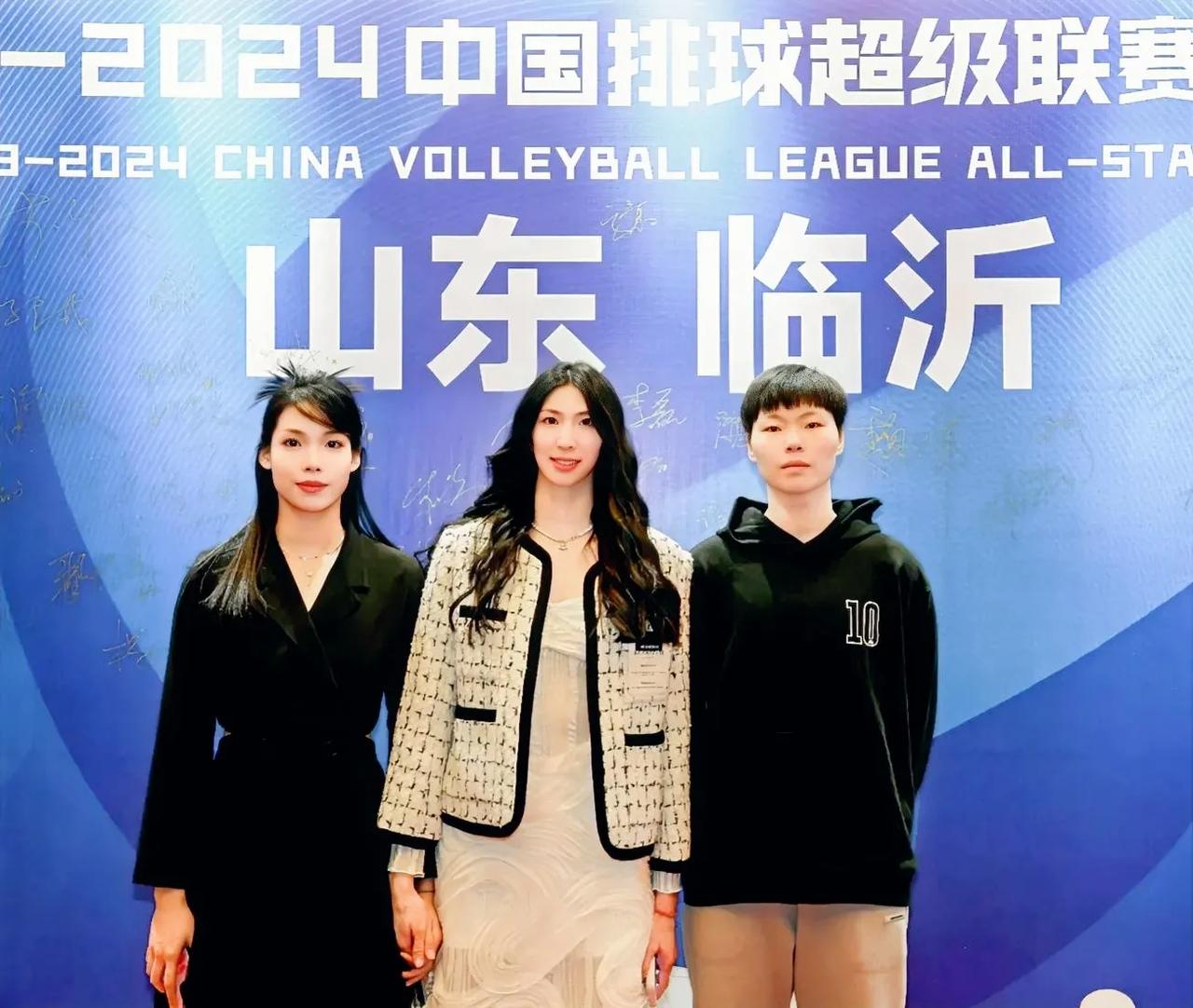 这化妆师化的…
庄宇珊_
吴梦洁_
张梓涵_
