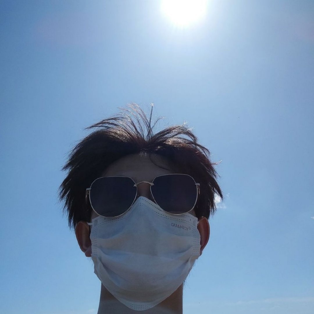 陈添祥  头像分析所有他用过的头像，都有一个共同点，眼睛没有大大方方的露出来，会