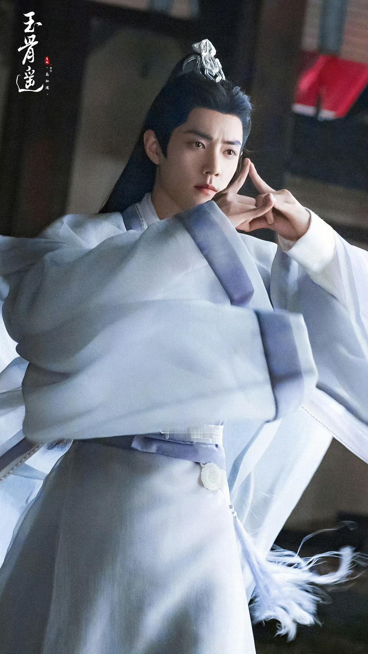 风铃吹，故人归，我在等风，也在等你。大神官时影真的好仙好养眼！肖战◎肖战时影◎肖