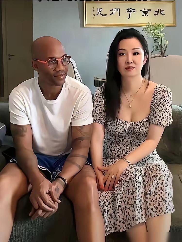 48岁马布里，成了武汉女婿。
没有大排场，没有鸽子蛋钻戒。这位前NBA球星，就穿