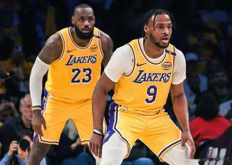 02月02日上午NBA常规赛继续尼克斯坐镇主场迎战湖人！尼克斯的布伦森本赛季场均