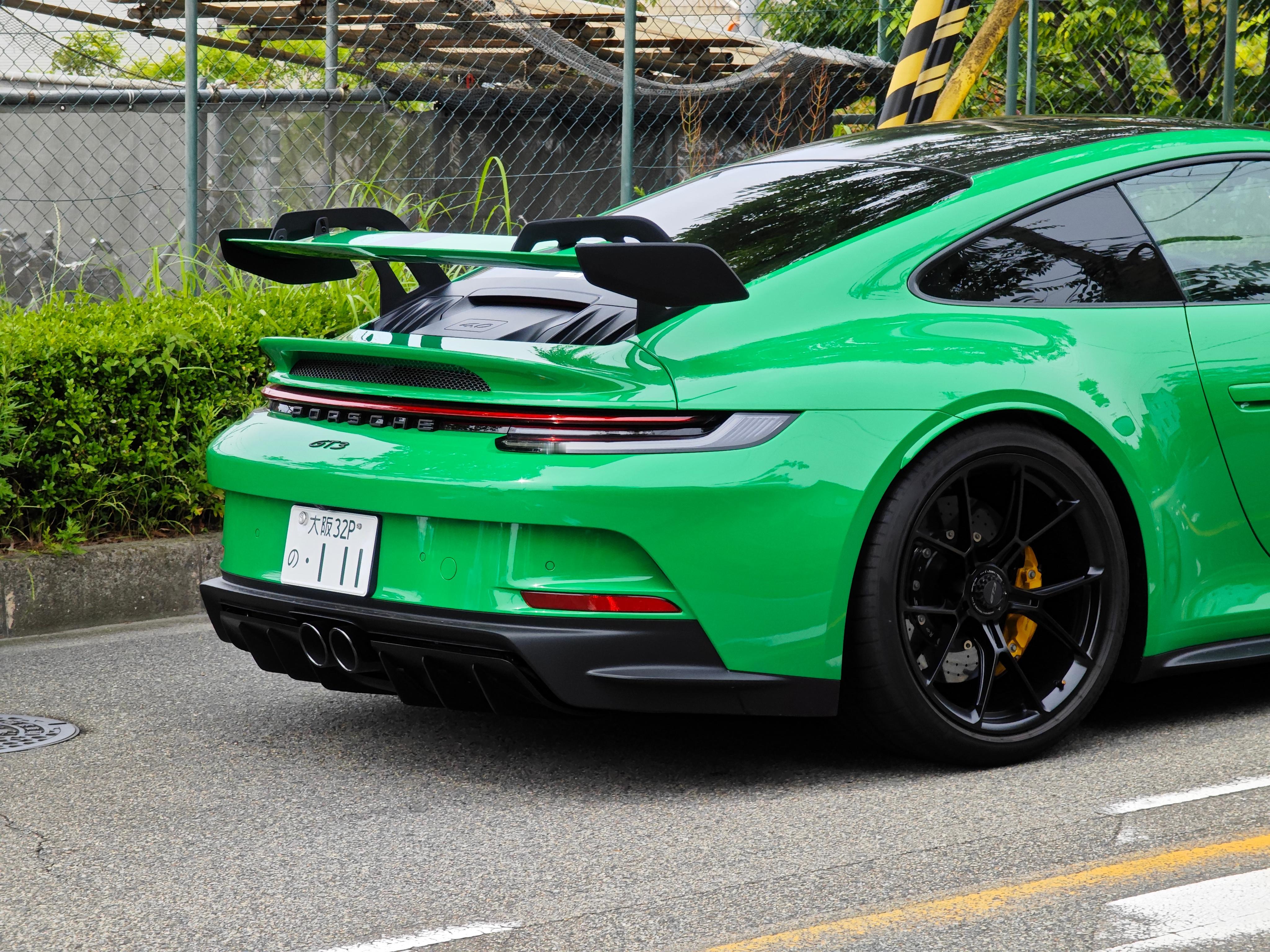 #型车街拍# 偶遇保时捷911 GT3，巨蟒绿（Python Green）车漆我