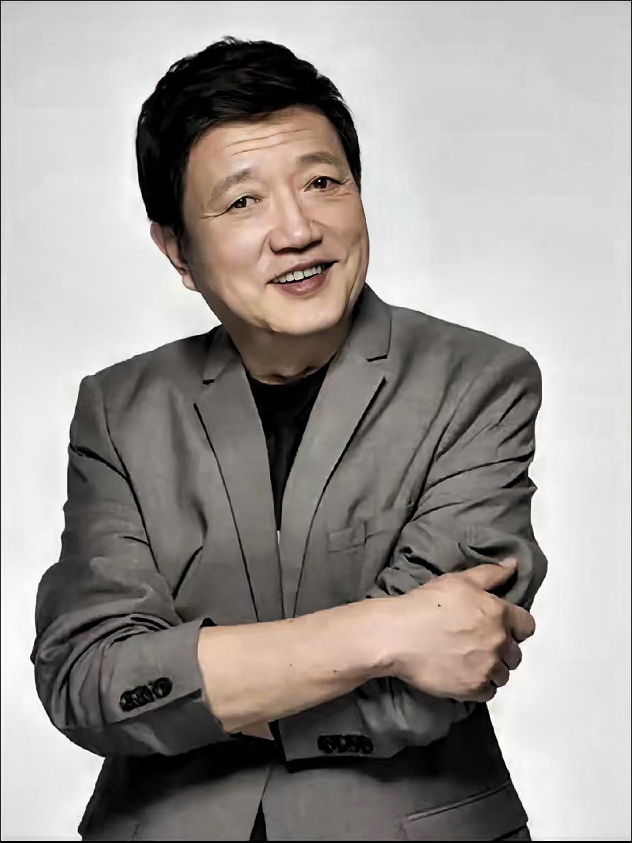 老戏骨秦焰因病去世，
享年72岁，
最难过的不是女儿也不是李勤勤，而是在舞台上和