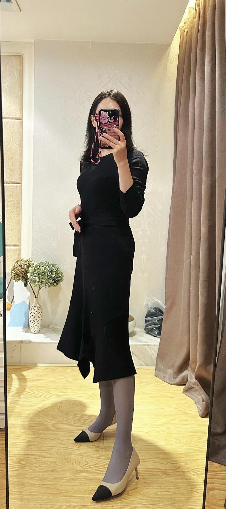 气质穿搭怎么穿才恰到好处?注重材质质感，天然材质优先。