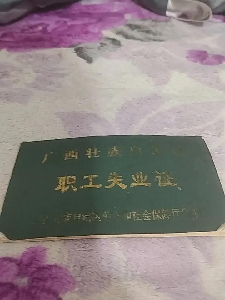 我们村里100个五十多岁的中老年人，人均私房钱超过8万块。
我们村离县城很近。坐
