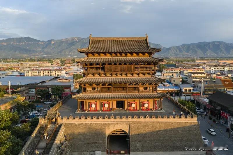 看到“山东山西都有山”这个上联，瞬间来了兴致。这上联很妙，不仅有两个包含“山”的