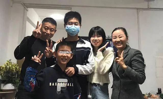 很多时候，图书能给人带来力量，孙悦就是这样，因为弟弟的丢失，她通过读书转移注意力