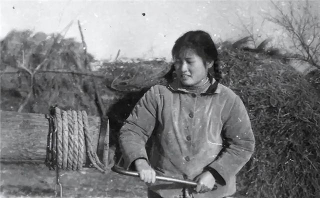 1974年，21岁女知青，夜间独自去厕所，却神秘失踪，连队把整座山翻了个遍

一