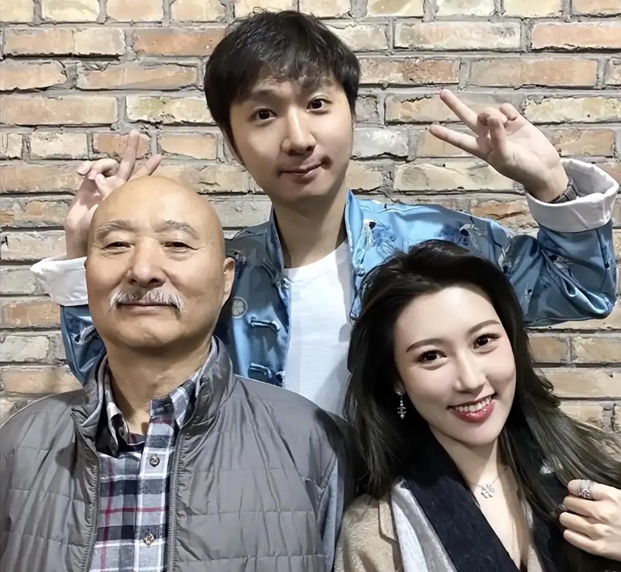 原来她就是陈佩斯的妻子，怪不得陈佩斯到了71岁还能逆风翻盘，娶一个贤妻旺三代这话