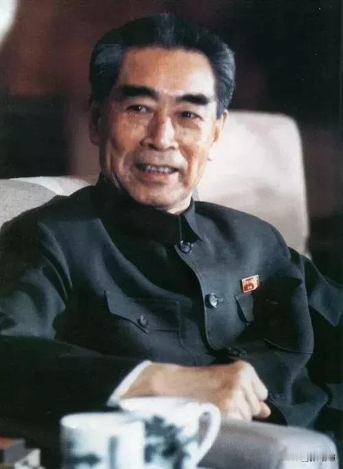 敬爱的周总理，是千秋楷模、时代榜样，更是当之无愧的人民领袖。