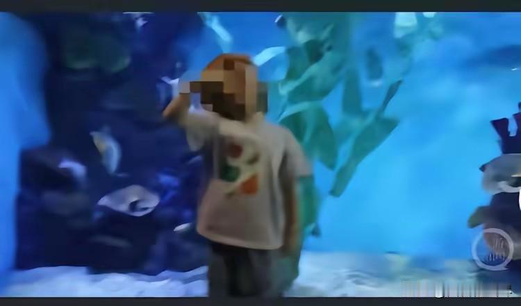 湖北武汉，男子夜里把4岁女儿带到江边，将女儿头摁入江水中，确定女儿没气后，他把女