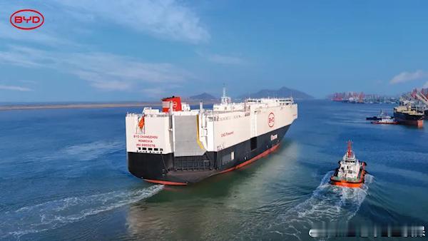 【比亚迪第二艘滚装船交付即运营：5000辆新车驶向欧洲】12月2日消息，比亚迪对
