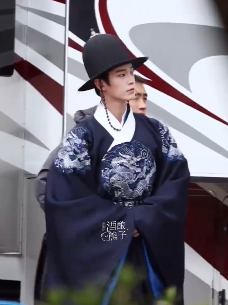 娱乐何与包上恩窈窈有期妆造包上恩窈窈有期首次妆造 何与包上恩窈窈有期妆造 