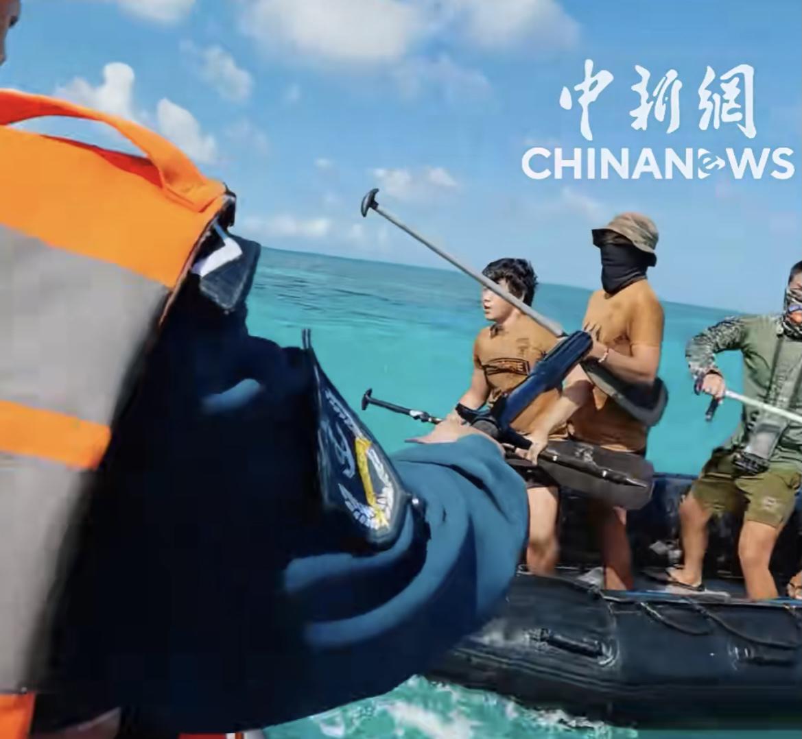 菲猴又刷存在感，一大早被气笑了！
真是以卵击石，竟敢用冲撞中方巡逻艇，看他们拿着