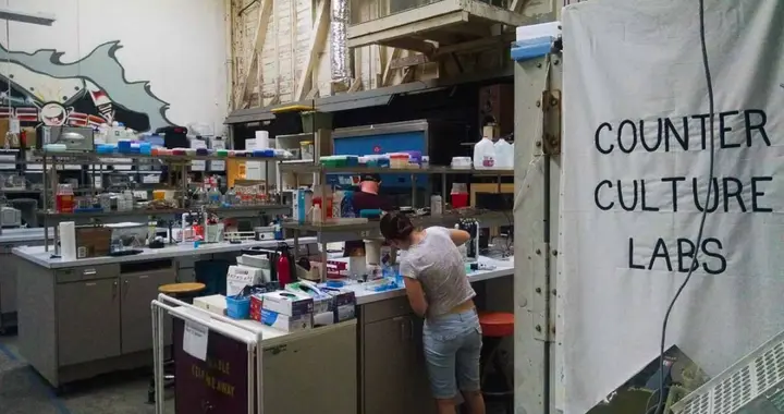 一个糖尿病患者的反击：他决定在仓库造胰岛素，把救命药还给世界