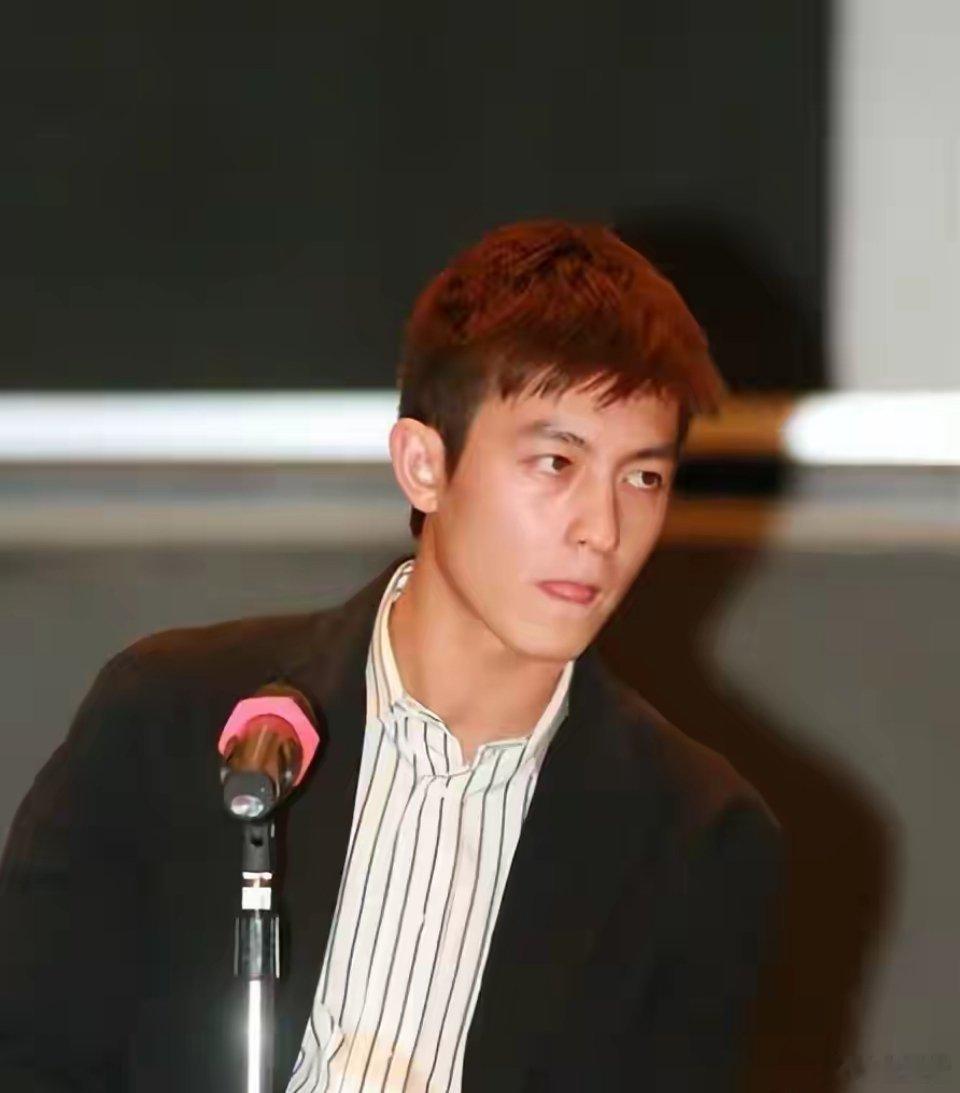 玉女形象崩塌、事业尽数归零？18年再看私密照事件，他才是最冤的 