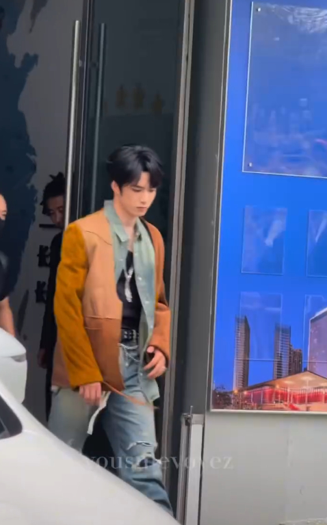 刘耀文美拉德牛仔叠穿长靴look刘耀文声生不息造型刘耀文声生不息造型  刘耀文美