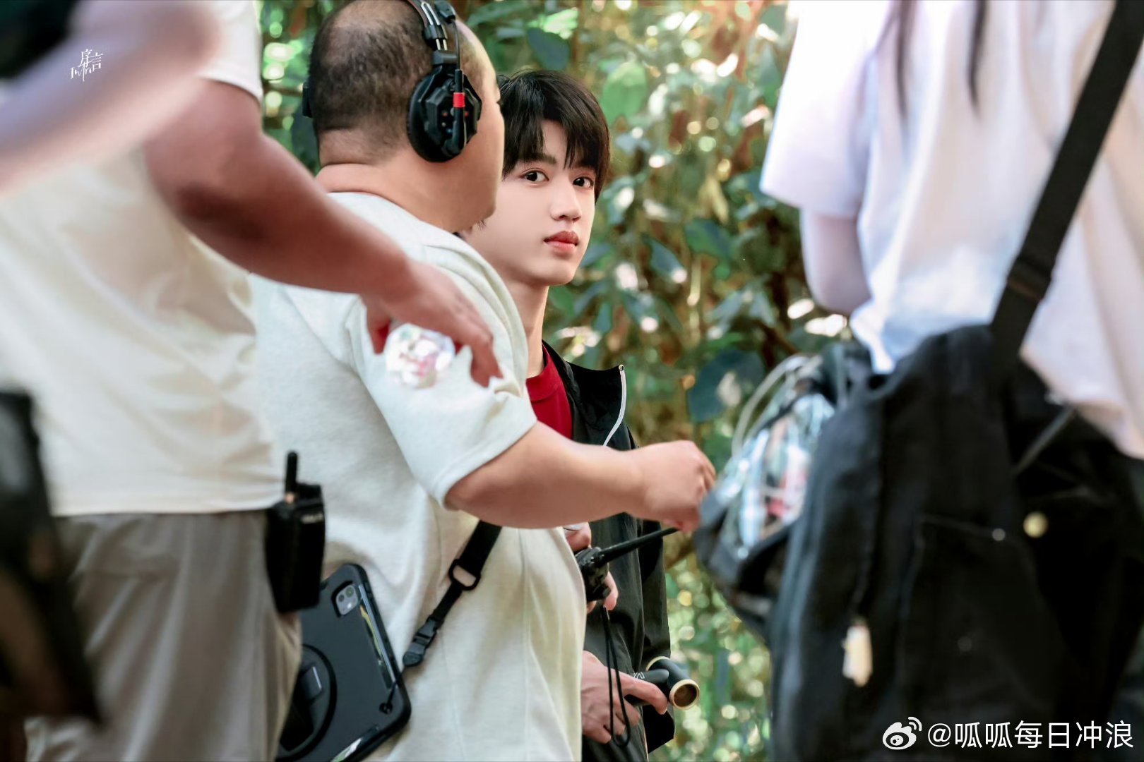 张桂源、陈奕恒、张函瑞、左奇函《我们的少年时代2》今日份路透，爬山+坐蹦蹦，今天