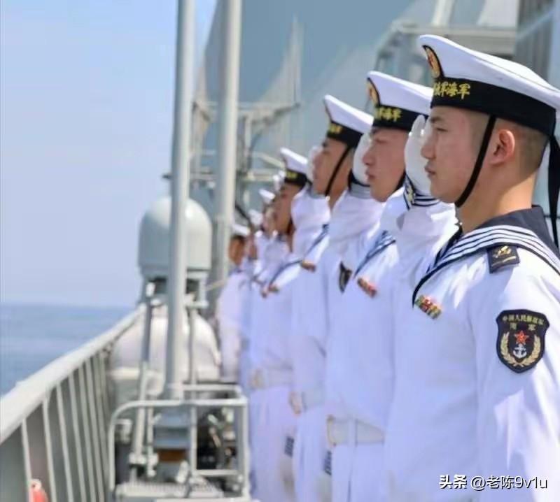 海警船等冲闯黄岩岛，装星链想直播，刚到13海里信号全断，被中国海警依法驱离：马科