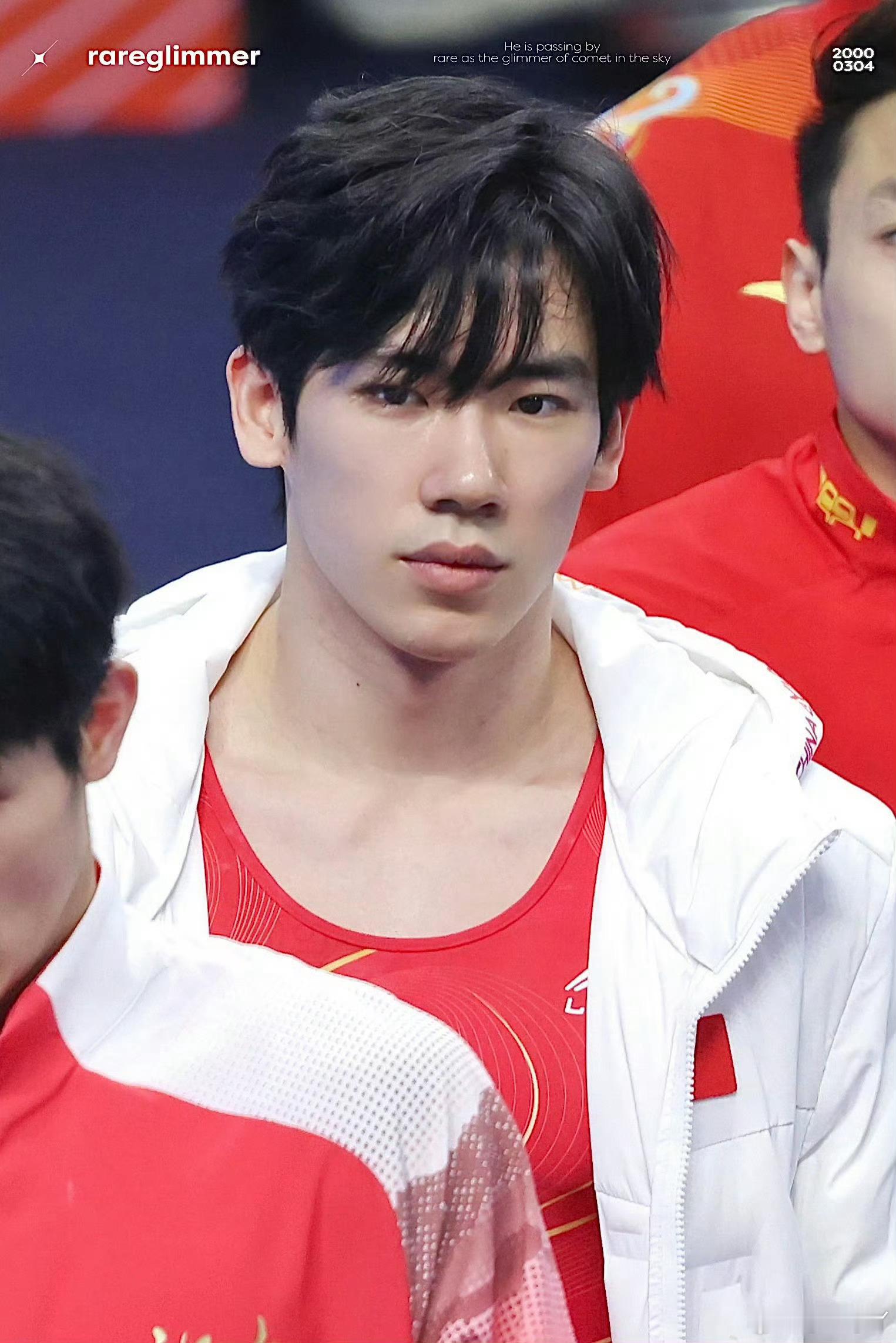 点燃奥林匹克圣火传递奥运精神，期待张博恒作为火炬手的表现，本身就是奥林匹克精神的