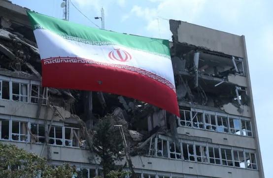 伊朗导弹工厂揪出一条大鱼，难怪以色列屡炸屡中，整个德黑兰都愤怒了！
 
2026
