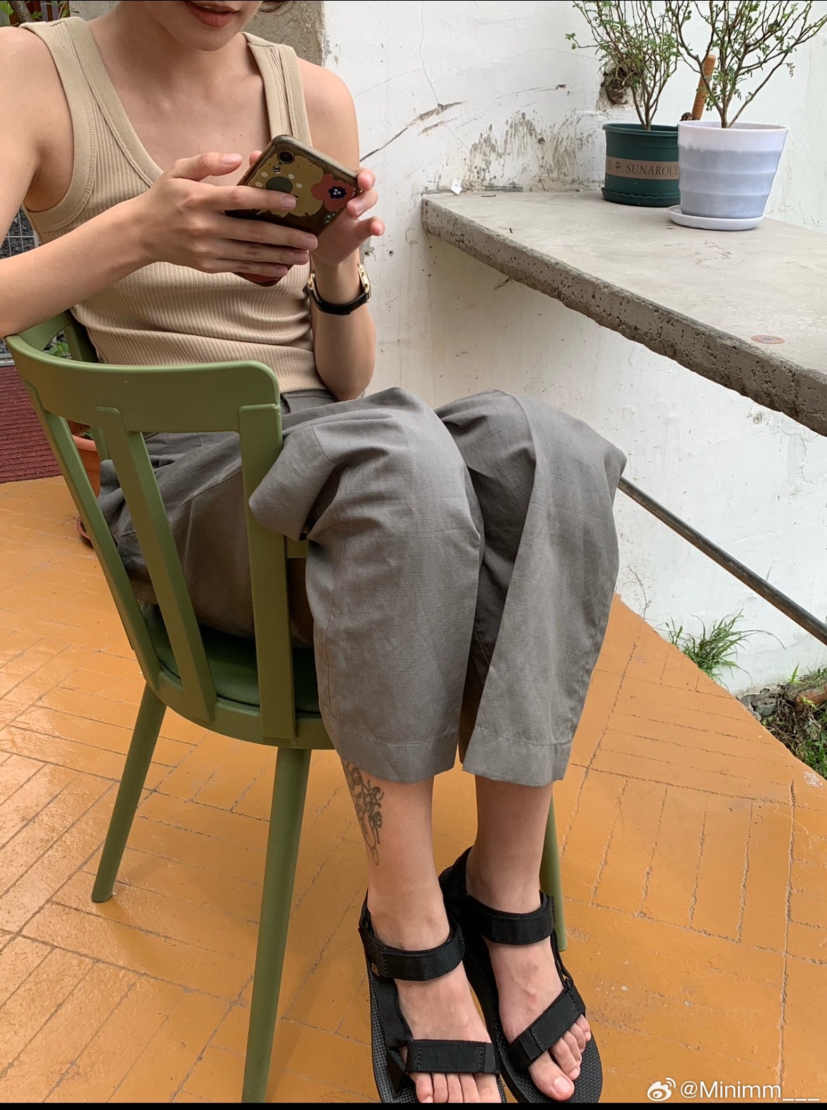 行吧，因为这口拌面我暂时原谅35度的天，没法形容，裹着肉裹着酱感觉胃里放烟花 