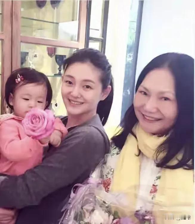 今年春节，S妈最不好过！

原因有两个:
1.孝顺的二女儿不在了！去年春节期间，