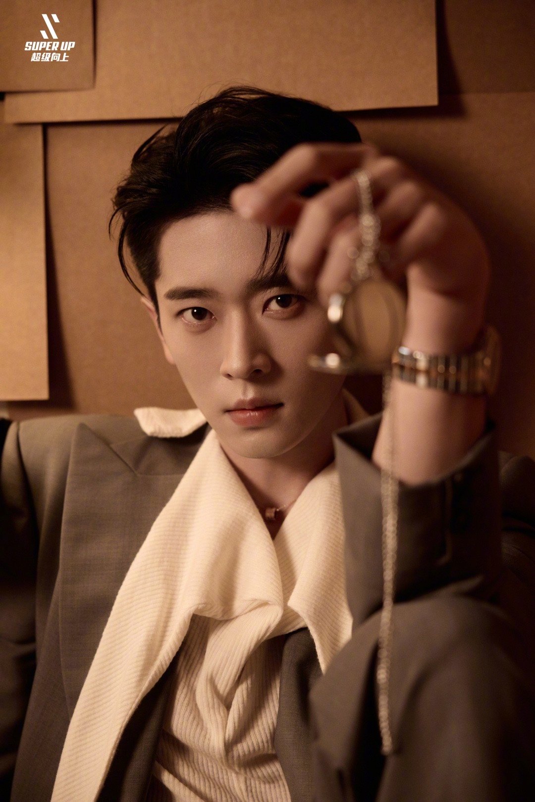 丞磊帅成这样成何体统 丞磊是什么天生贵公子圣体，简直是从偶像剧里走出来的主人公，