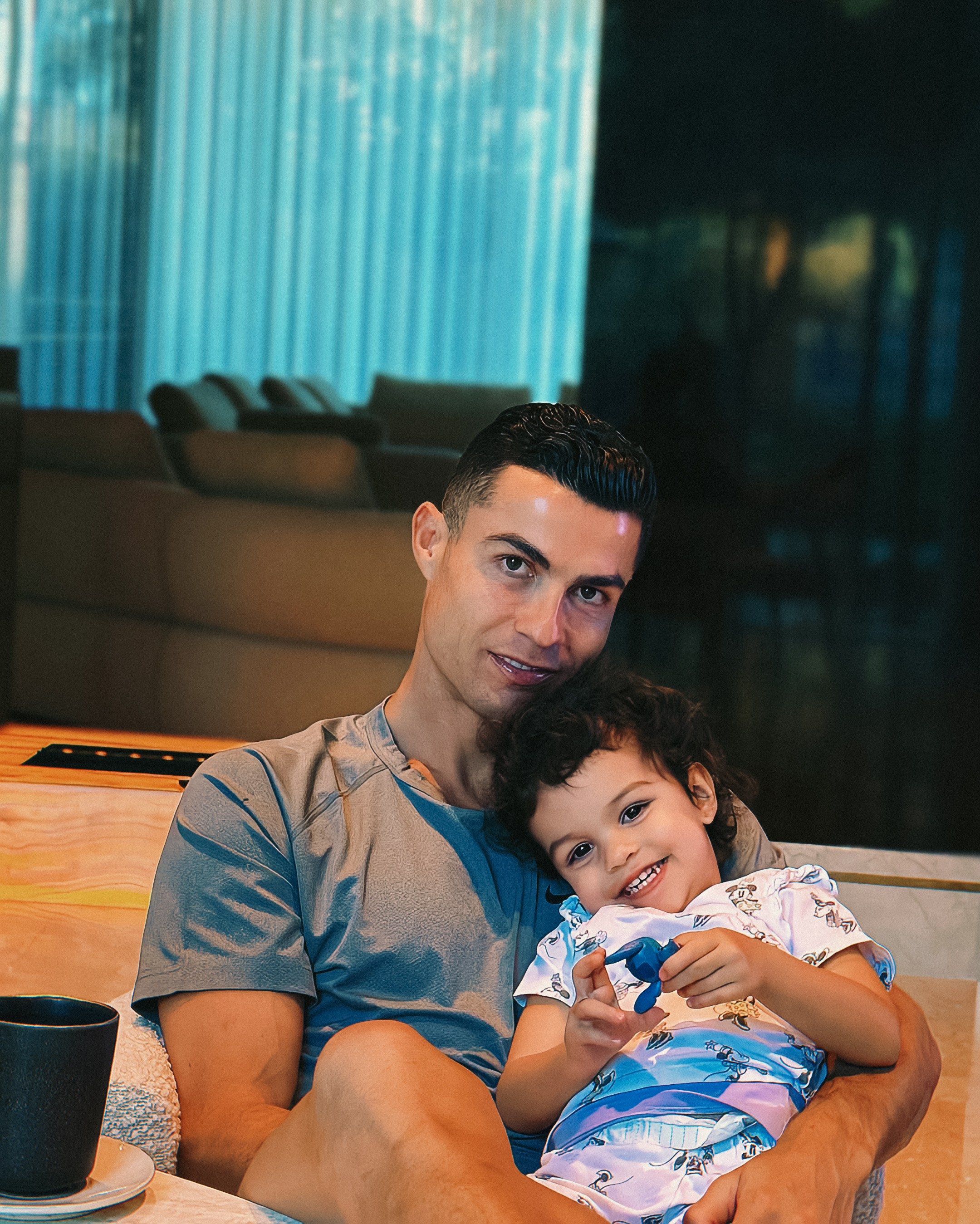 C罗  超话年度竞耀时刻  📸 C罗和贝拉公主的合照𝓒𝓻𝓲𝓼𝓽𝓲?