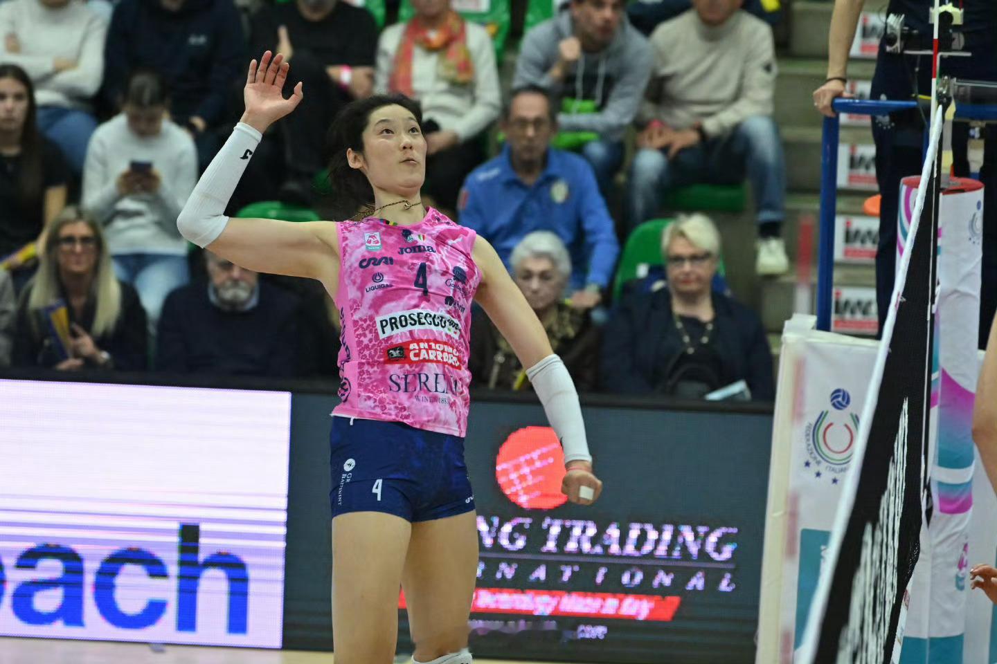 这个说的太好了：不管你喜不喜欢，你都得承认，她是史上最优秀的攻手之一。朱婷排球朱