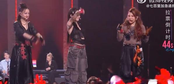 乌兰图雅嗓子哑了这就是专业歌手的底气，嗓子不舒服也不糊弄观众，全开麦稳得很，91