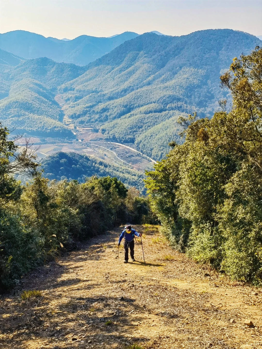 总要去虎头岭徒步一次吧！哪怕不去看风景