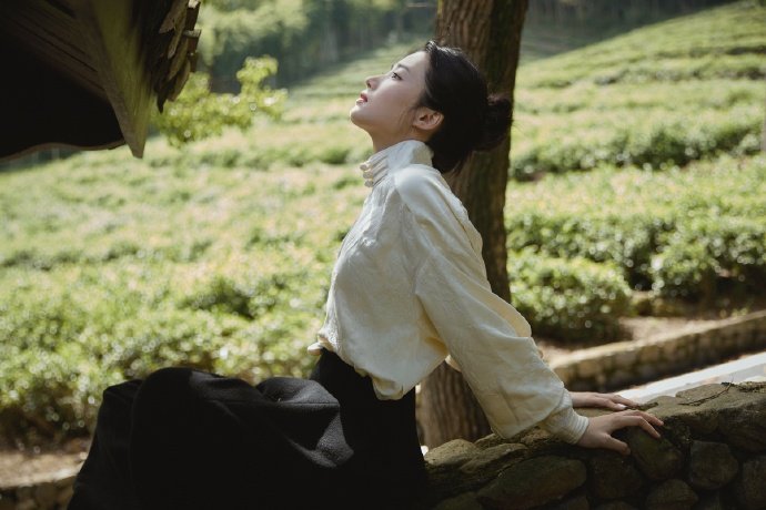 卢昱晓春日绿意映眸温暖又迷人 ​​​