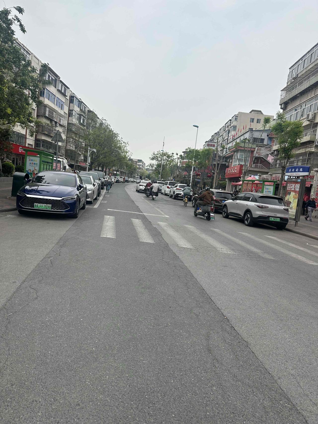 一早专门到洪湖里吃早餐，洪湖里没有西北角的喧嚣和拥挤，这里的清净更适合我这样的人