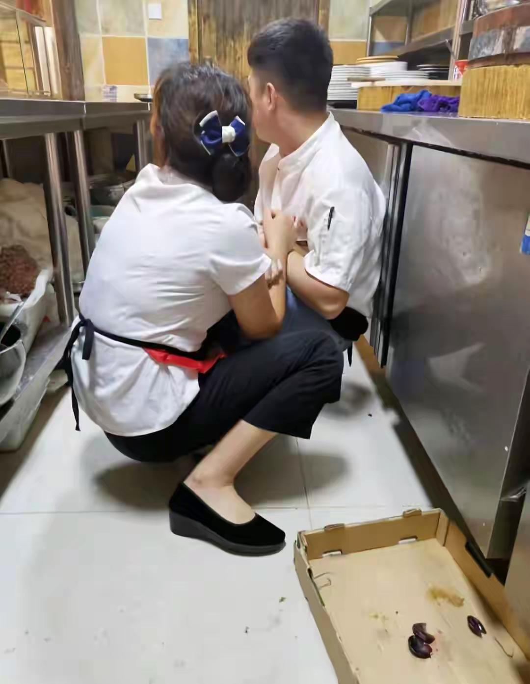 今天的生意，看来又要泡汤了，再等一等，不要早早关门！