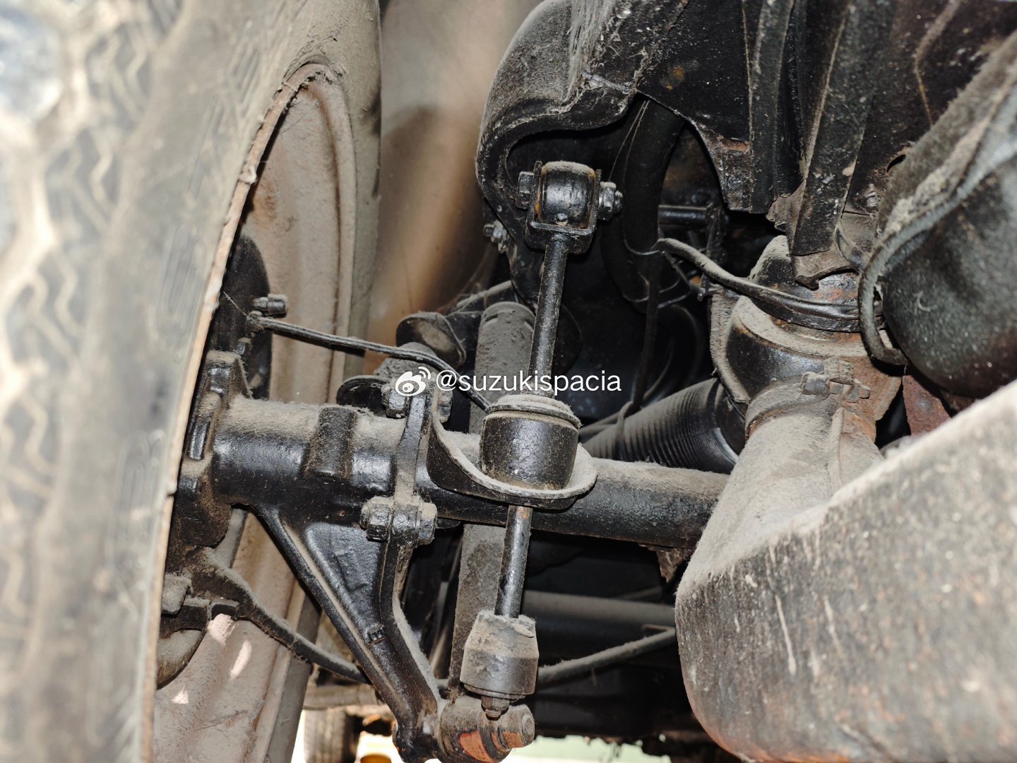 侧置气门室盖，一键打开方便维修onlycar昂雷卡