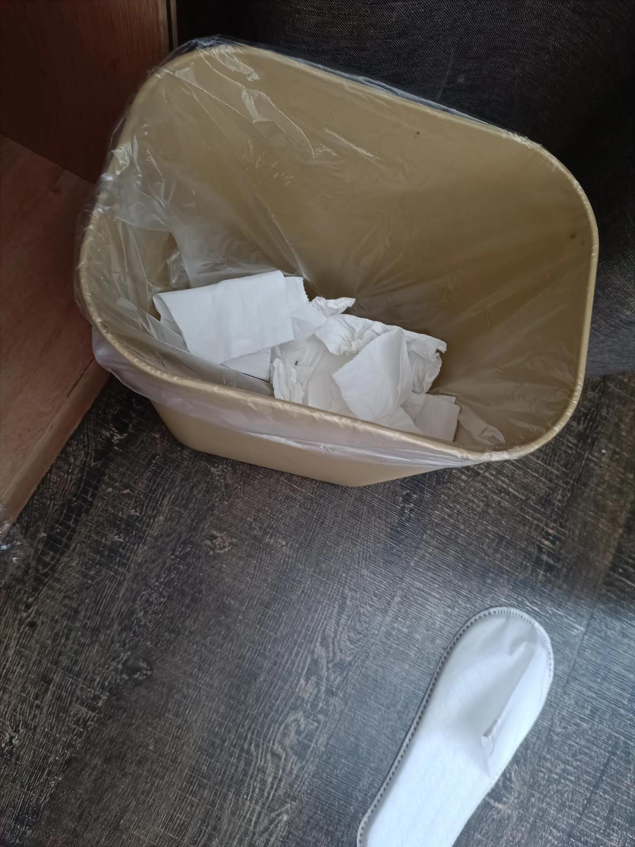 大龄光棍今年37岁了，一直没有女朋友，一直都是自己用守解决，现在谈了一个女朋友，