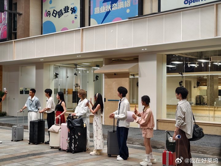潮汕来了好多明星最近来潮汕游玩的明星络绎不绝，街头偶遇已经成常事 